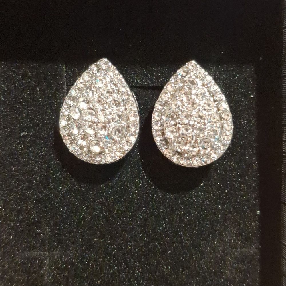 Tear Drop Pear Diamond Earrings - Picture 6 of 6